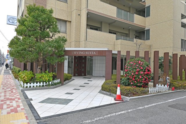 アービング吹田のエントランス