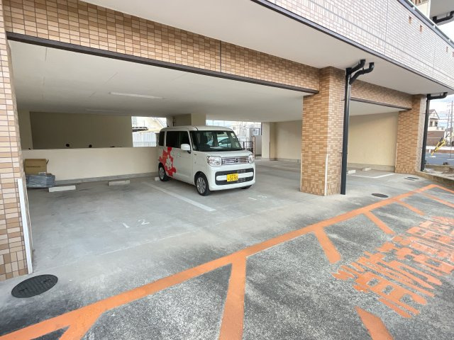 サンロード共和の駐車場