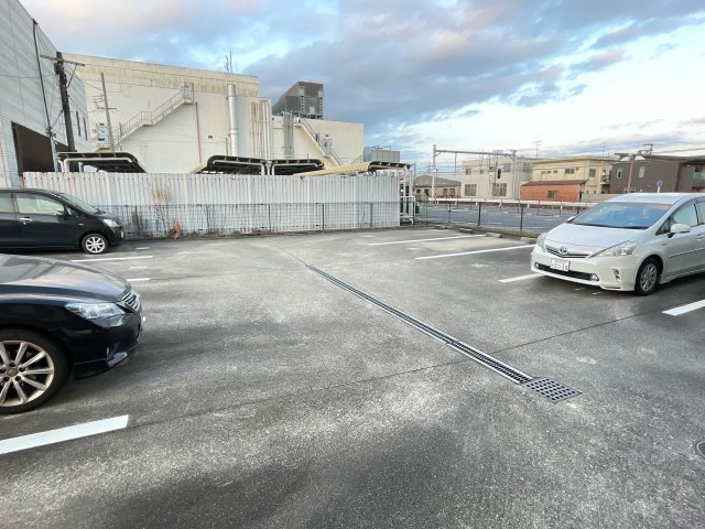 サンロード共和の駐車場