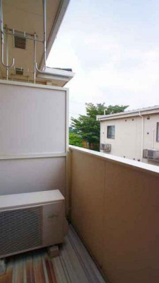 【バルコニー】 | モ－ヴ・カミカ | 外からの目が気にならないバルコニーで洗濯物が干せます