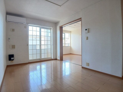 【居間・リビング】 | モ－ヴ・カミカ | おしゃれなリビングです