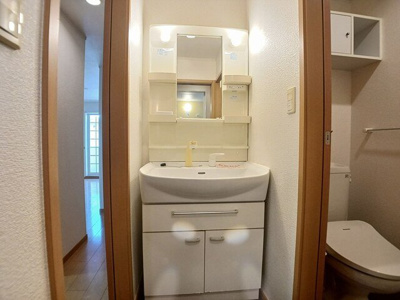 【洗面所】 | モ－ヴ・カミカ | ゆったりとスペースのある洗面所