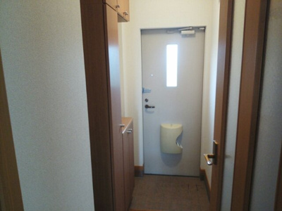 【玄関】 | メルヴェーユⅢ | 収納もある玄関です