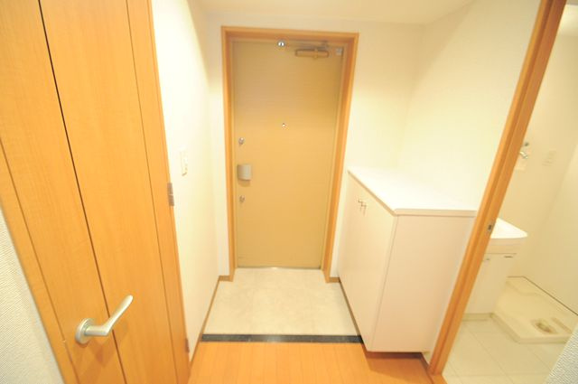 大阪市城東区今福西５丁目の賃貸マンションの玄関