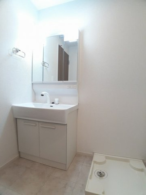 【洗面所】 | アーバンハウス根来Ⅰ | ゆったりとスペースのある洗面所