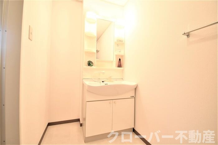 ファミーユ Ｍ B棟の独立洗面台|洗髪洗面化粧台