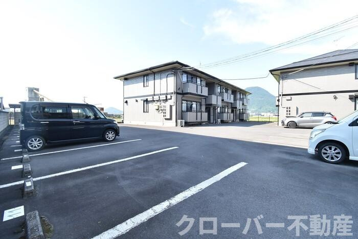 ファミーユ Ｍ B棟の駐車場|駐車場