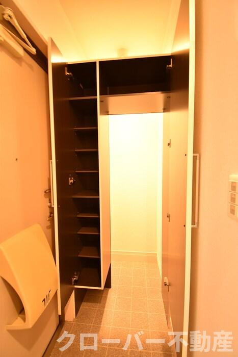 フラット ウィステリアの玄関|シューズクローク