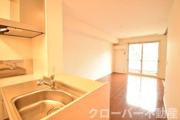 フラット ウィステリアの居間・リビング|ＬＤＫ１２帖