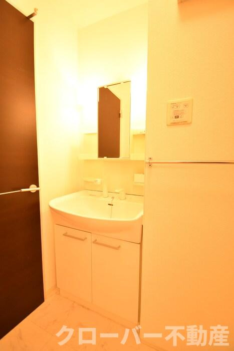 フラット ウィステリアの独立洗面台|洗髪洗面化粧台