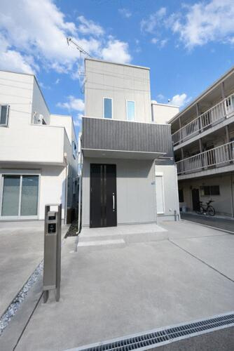 宮前町　中古一戸建ての外観|新しい生活にいかがでしょうか？外観はお住まいの顔になります。こだわりたいポイントですね。外壁塗装や屋根塗装のご相談も承っております。
■現地内覧・資金計画相談・住宅ローン相談もお問合せ受付中■