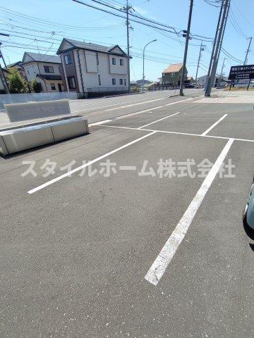 クレシタICHIの駐車場