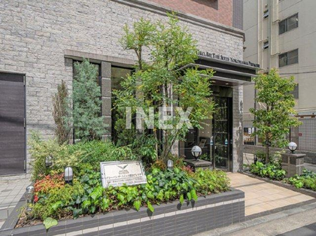 横浜市神奈川区鶴屋町２丁目の賃貸マンションのエントランス