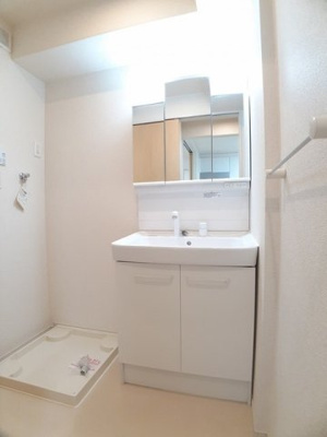 【洗面所】 | アン・ソレイユ | 広い洗面スペース