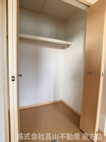 直方市大字感田のアパートの収納