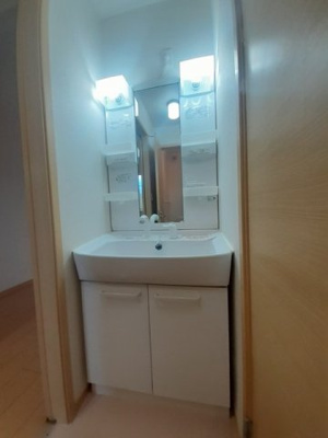 【洗面所】 | プラシード | 明るい洗面所です