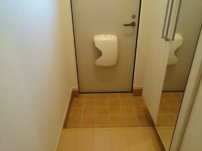 【玄関】 | ディオーネ・ジエータ紀ノ川Ⅱ | 収納もある玄関です