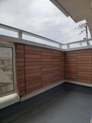 【バルコニー】 | コンソラトゥールコヤ | バルコニーからの眺めを楽しみながら食事をしませんか