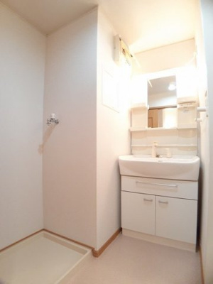 【洗面所】 | コンソラトゥールコヤ | ゆったりとスペースのある洗面所