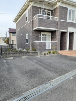 【駐車場】 | フラワーリング | 駐車場に車を止められます