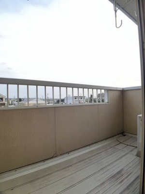 【バルコニー】 | フラワーリング | 開放的で明るい空間を演出してくれるバルコニーです