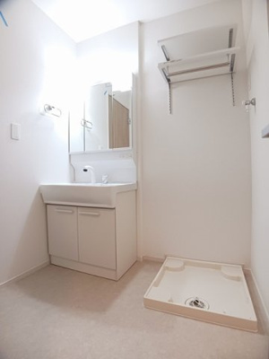 【洗面所】 | クラール西庄Ａ | 明るい洗面所です