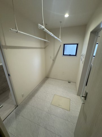 リーブルガーデン．S　深谷上柴町東第３　のランドリースペース|２号棟現地ランドリースペース（2026年05月02日）撮影