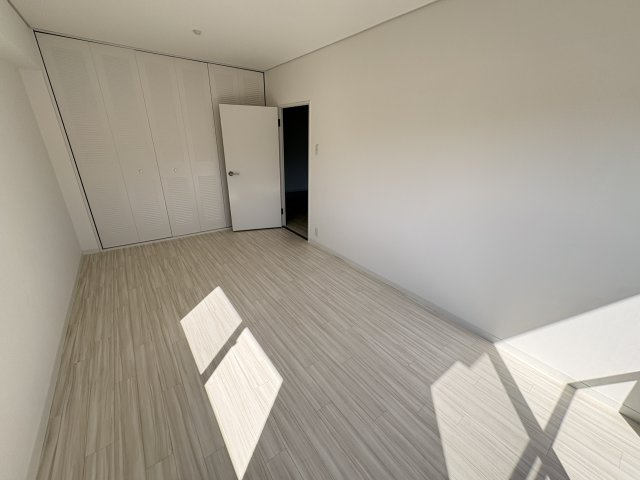 ライオンズマンション学園前の洋室