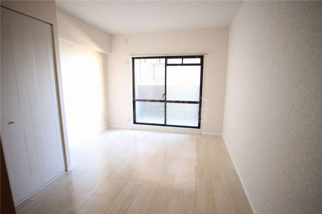 【寝室】 | シャトー弁天弐番館