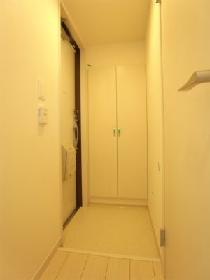 リブリ・Reve の玄関