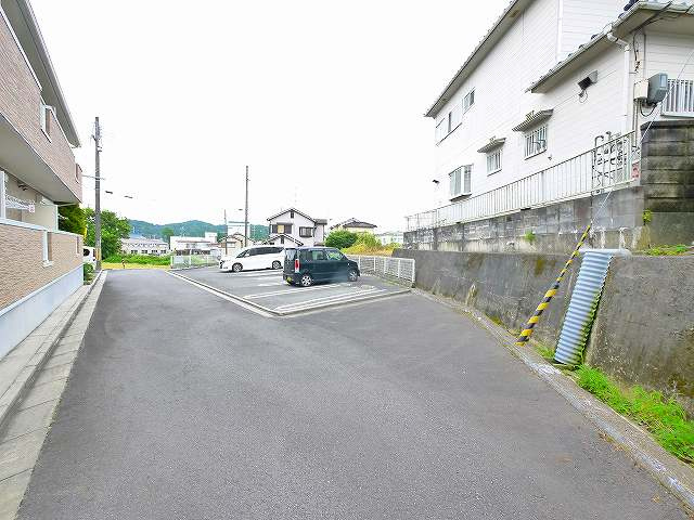 グレースピアＤの駐車場|カースペースがあります