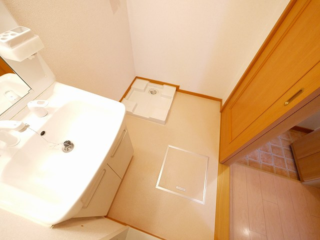 グレースピアＤの独立洗面台|朝の支度にも助かる、独立の洗髪洗面化粧台