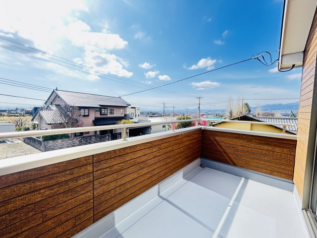 新築　前橋市富士見町原之郷第９　Livele Garden.S　１号棟のバルコニー|現地写真　インナーバルコニーで少しの雨なら濡れずにすみます。天気が怪しいけど…という悩みも解消ですね!									

