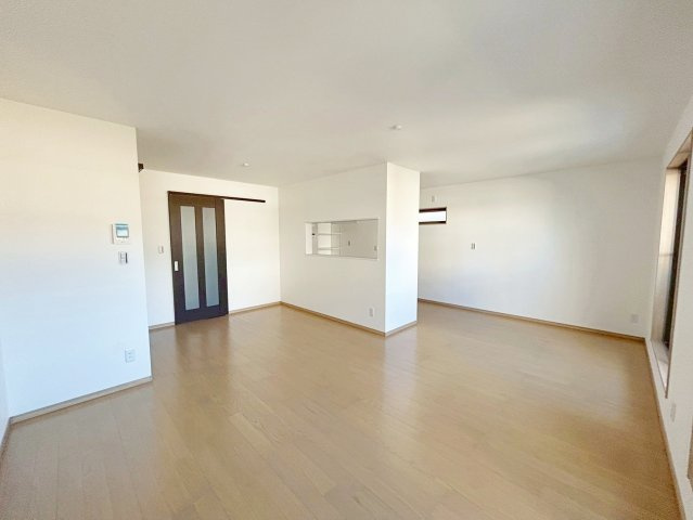 西京極東大丸町　新築参考Bプランの完成予想図|【施工例】
20帖のワイドなリビングはご家族も自然と集まる広さ！お気に入りのインテリアを置いたり等こだわりのリビング空間に♪