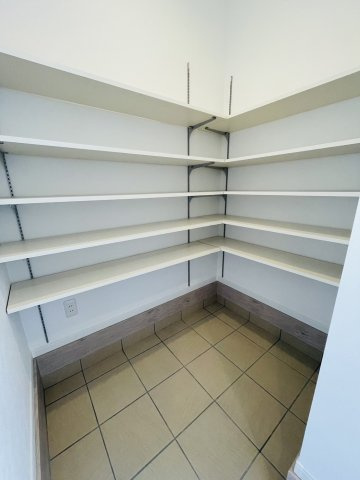 西京極東大丸町　新築参考Bプランの完成予想図|【施工例】
シューズクロークがあると、ご家族の靴など片付き玄関まわりのお掃除ラクラク！スッキリした玄関でさわやかにご家族の送り迎え。