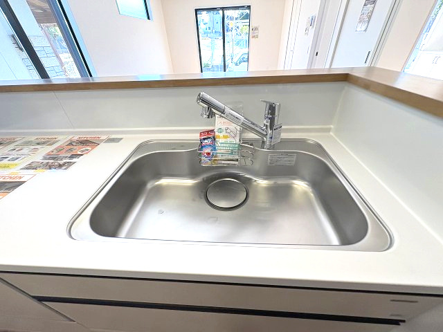 【キッチン】 | 糟屋郡須恵町大字旅石24期　3号棟（全4棟）【仲介手数料無料・0円】 | 施工例。施工例は完成時と異なる場合があります。
