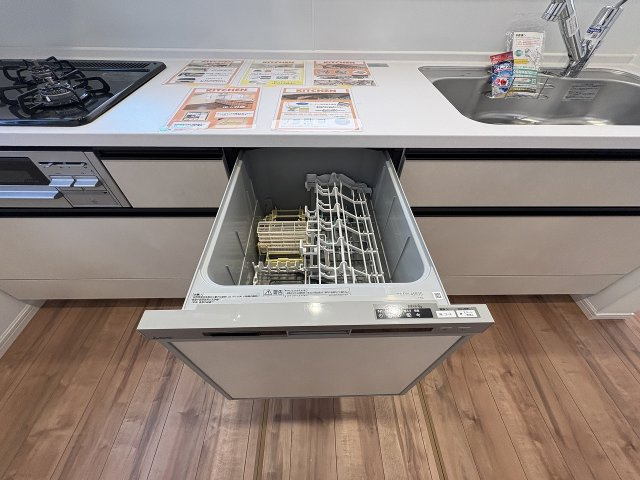 【キッチン】 | 糟屋郡須恵町大字旅石24期　3号棟（全4棟）【仲介手数料無料・0円】 | 施工例。施工例は完成時と異なる場合があります。