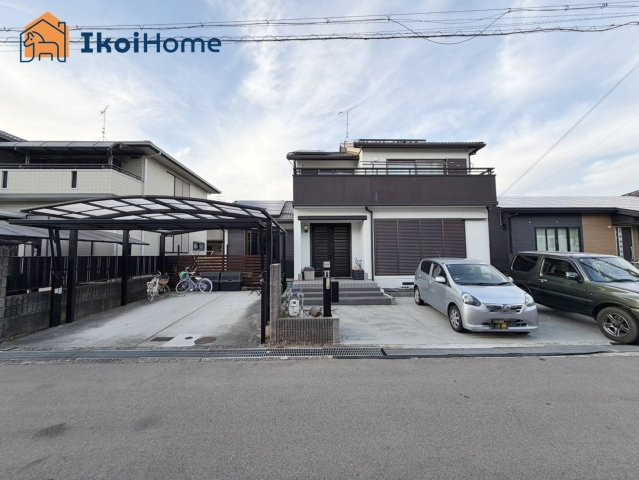 神戸市西区桜が丘西町2丁目　中古戸建の外観|駐車スペース並列５台可能！セキスイハウス施工の建物！太陽光発電システム搭載！室内丁寧にご使用！