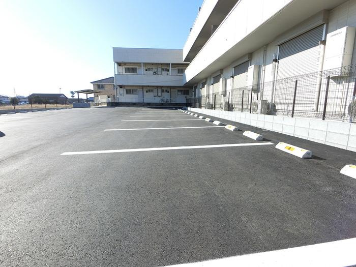 プレミスト　Ⅶの駐車場