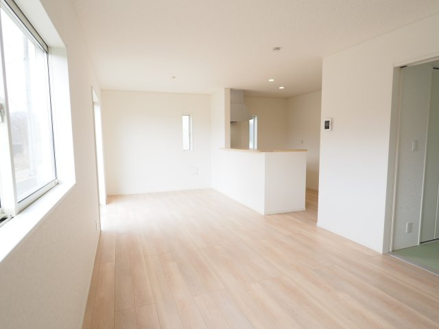 【居間・リビング】 | Cradle garden　飯坂町第13　１号棟 | ★内覧予約で新米4kg★