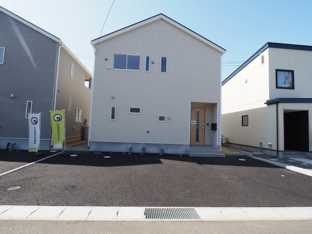 【玄関】 | Cradle garden　飯坂町第13　１号棟 | ★内覧予約で新米4kg★