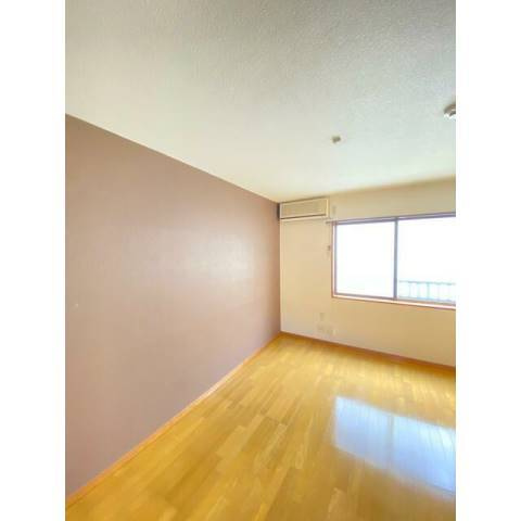 ハイツクレッセントの洋室