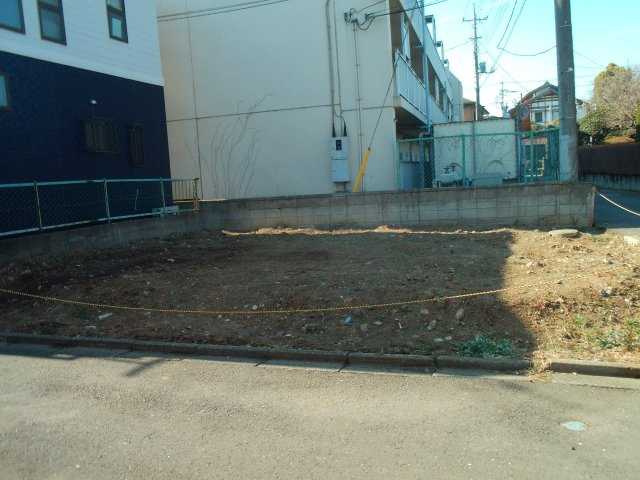 川越市的場912　売地の前面道路含む現地写真