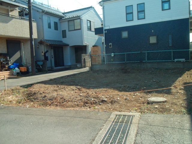 川越市的場912　売地の前面道路含む現地写真