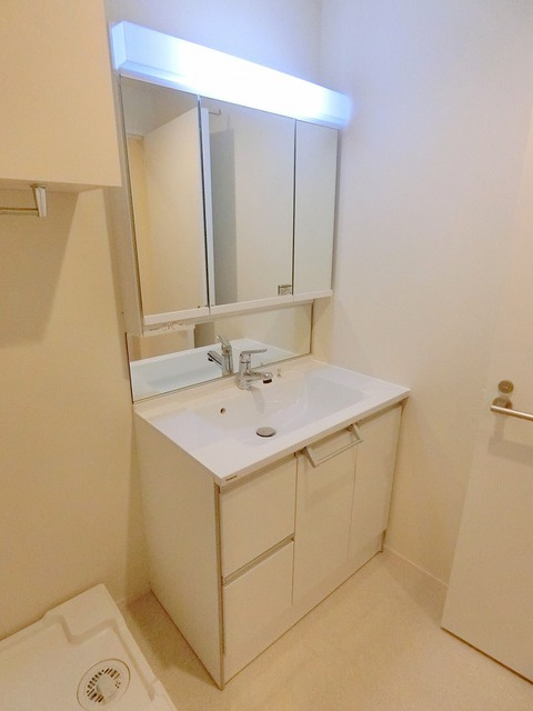 Ｍａｉｓｏｎ　ｄｅ　Ｌｕａｎａの洗面所|★三面鏡独立洗面台