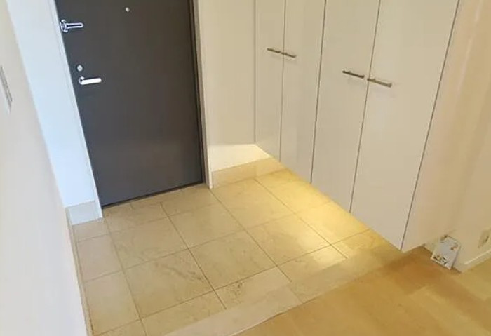 河田町ガーデン クラブフロアの玄関