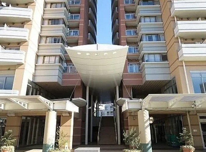 河田町ガーデン クラブフロアのエントランス