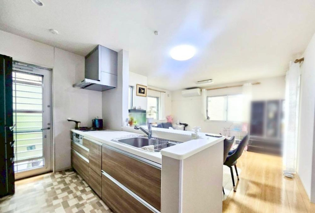 岸和田2丁目　中古一戸建てのキッチン|システムキッチン
■物件内覧・資金計画相談・住宅ローン相談、リフォーム相談、お問合せ受付中■
※当日・翌日のご内覧、ご相談はお電話でのお問合せがスムーズです！