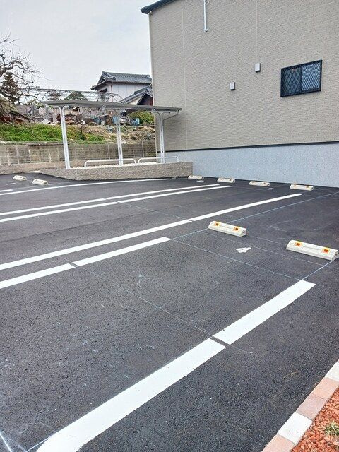 エンジュの駐車場