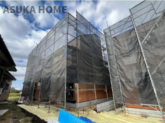 横浜市保土ヶ谷区仏向町の前面道路含む現地写真|建築中のA棟になります。敷地にゆとりがあり、開放感がありますね。